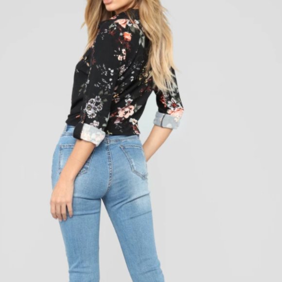 Floral cropped tie front top - Picture 3 of 6